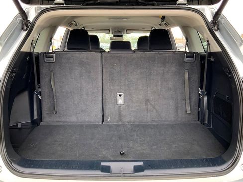 Used 2024 Toyota Highlander LE image 34