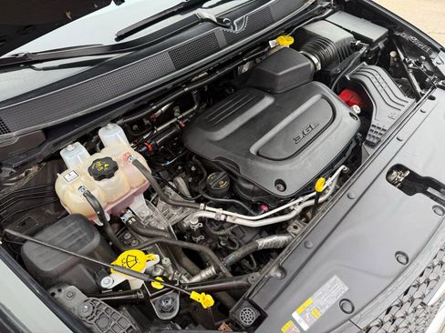 Used 2023 Chrysler Pacifica Touring-L image 43