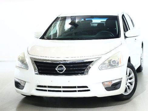 Used 2014 Nissan Altima 2.5 S image 2