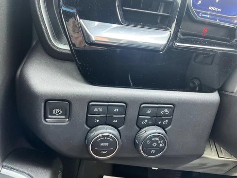 Used 2022 Chevrolet Silverado 1500 High Country w/ LPO, Dark Essentials Package AWD/4WD image 24