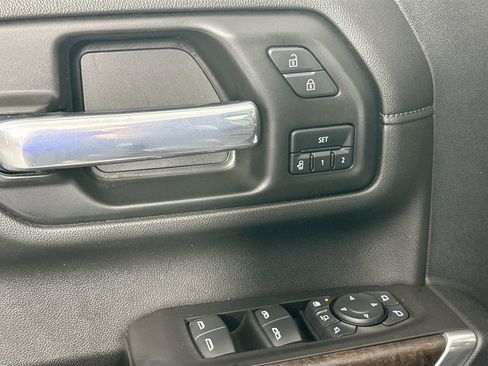 Used 2021 GMC Sierra 2500 Denali w/ Denali Black Diamond Edition image 18