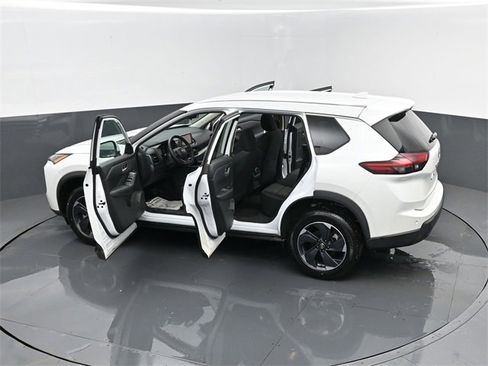 Used 2025 Nissan Rogue SV image 24