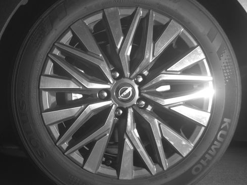 Used 2025 Nissan Altima 2.5 SV image 12