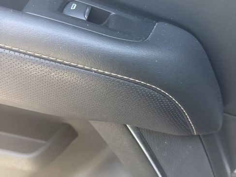 Used 2023 Chevrolet Suburban Premier image 8