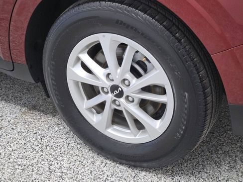 Used 2024 Kia Carnival LX image 18