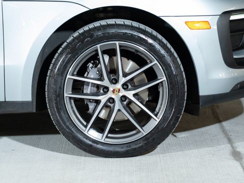 Certified 2023 Porsche Macan AWD/4WD image 11