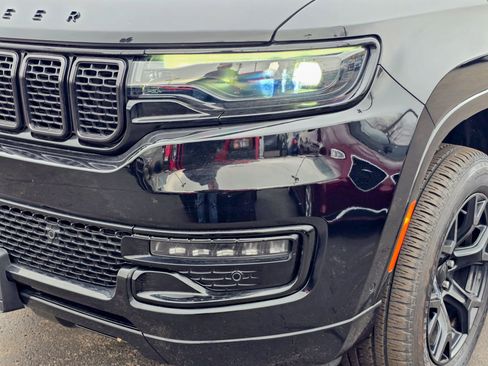 Used 2024 Jeep Wagoneer L Series II w/ Convenience Group I image 5