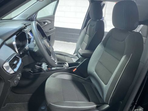 Used 2023 Chevrolet TrailBlazer LT w/ Convenience Package FWD image 11