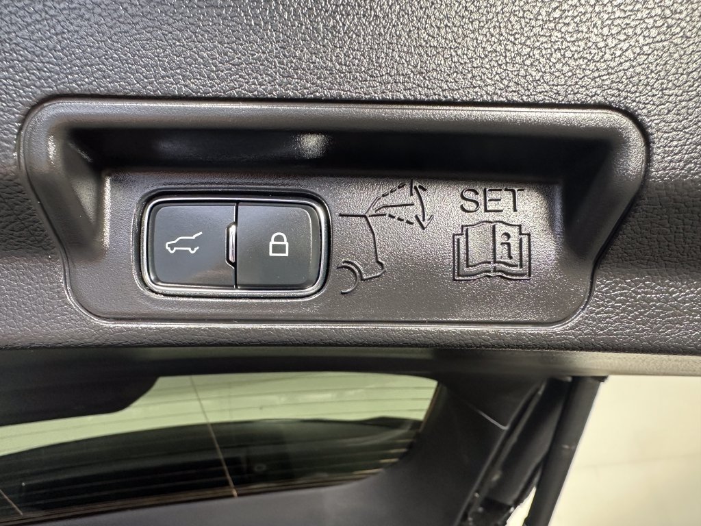 Used 2025 Ford Explorer ST AWD/4WD image 8