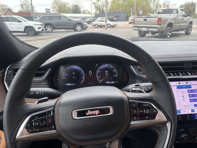 Used 2024 Jeep Grand Cherokee L Summit AWD/4WD image 15