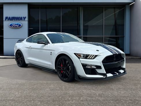 Used 2021 Ford Mustang Shelby GT500 w/ Technology Package RWD image 3