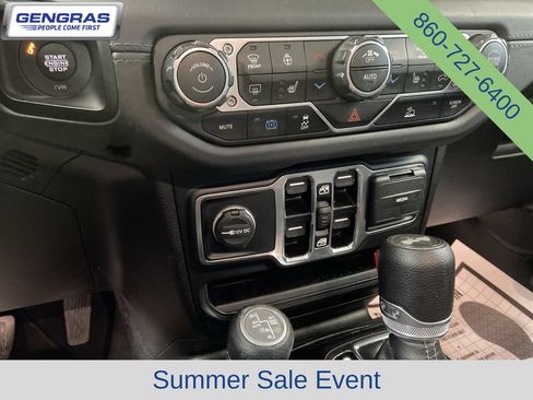 Used 2024 Jeep Wrangler Unlimited Sahara AWD/4WD image 16