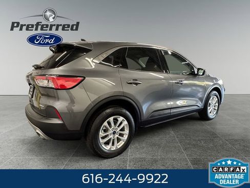 Used 2022 Ford Escape SE w/ Cold Weather Package AWD/4WD image 3