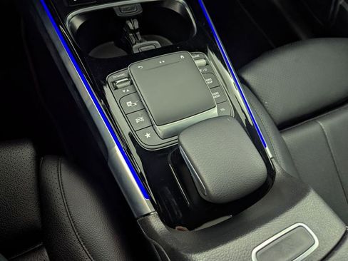 Used 2021 Mercedes-Benz GLB 250 image 8