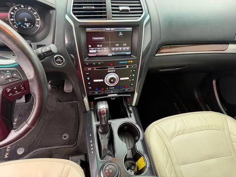 Used 2016 Ford Explorer Platinum AWD/4WD image 35