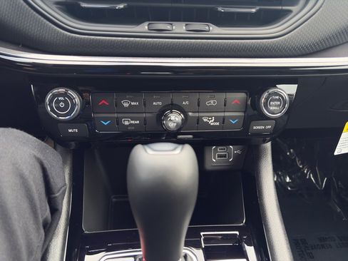 New 2026 Jeep Compass Latitude image 11