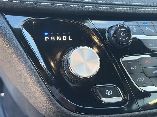 Used 2025 Chrysler Pacifica Select FWD image 36