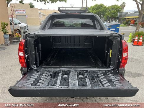 Used 2010 Chevrolet Avalanche LT w/ Luxury Package AWD/4WD image 28