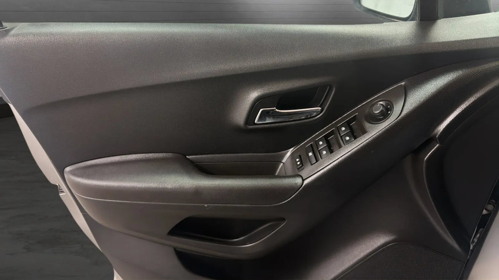 Used 2015 Chevrolet Trax LS FWD image 17