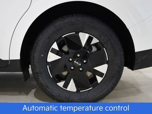 New 2026 Kia Carnival LXS image 6