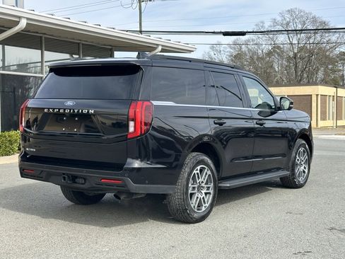 Used 2025 Ford Expedition Active image 11