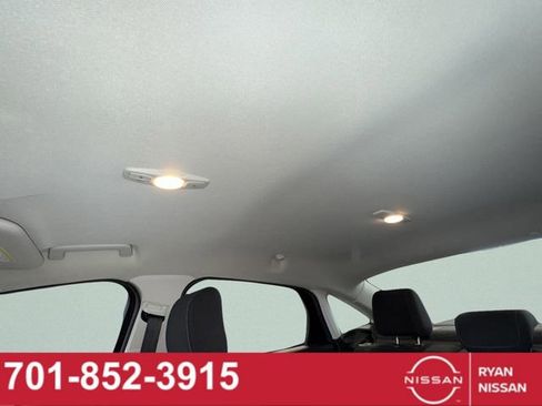 Used 2017 Ford Focus SE w/ Cold Weather Package image 39