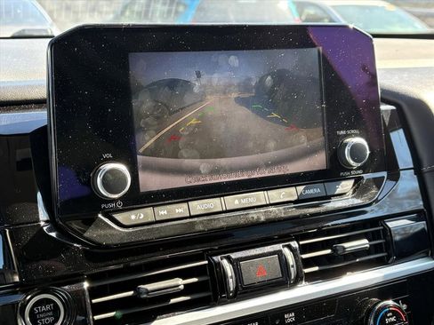 Used 2024 Nissan Pathfinder SV image 9