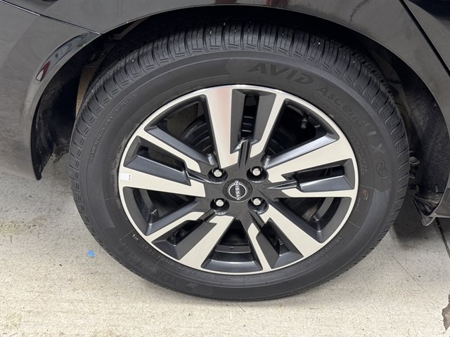 Used 2025 Nissan Versa SV FWD image 10