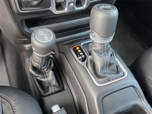New 2026 Jeep Wrangler Unlimited Sahara AWD/4WD image 15
