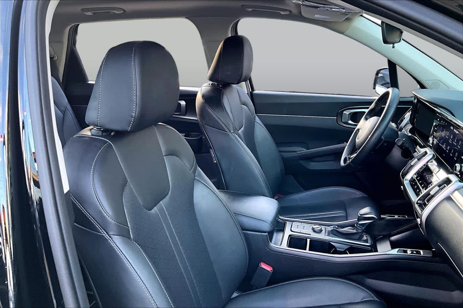 Used 2022 Kia Sorento S w/ Panoramic Sunroof Package FWD image 9