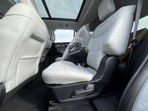 New 2026 Ford Explorer Platinum w/ LUX Leather Package AWD/4WD image 36