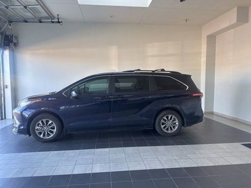 Certified 2023 Toyota Sienna LE FWD image 1