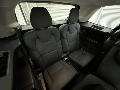 Used 2025 Volvo XC90 B5 Core w/ Protection Package AWD/4WD image 19