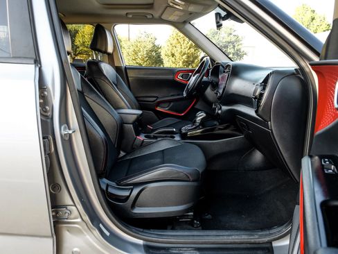 Used 2023 Kia Soul GT-Line FWD image 39