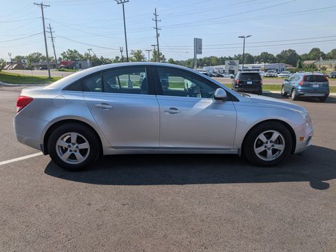 Used 2016 Chevrolet Cruze LT w/ Technology Package FWD image 7