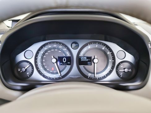 Used 2014 Aston Martin Vanquish Volante image 37