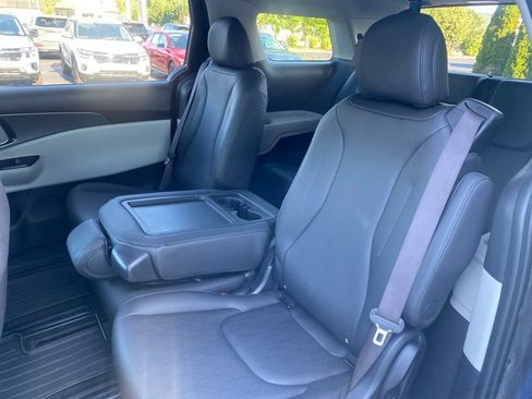 Used 2024 Kia Carnival LX FWD image 15