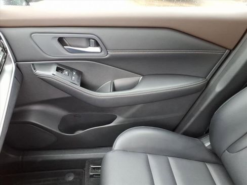 Used 2023 Nissan Rogue SV w/ SV Premium Package image 29