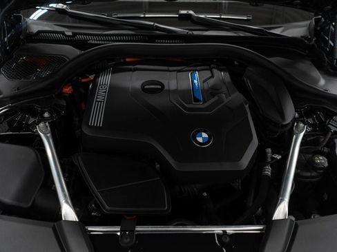 Used 2023 BMW 530e xDrive w/ Premium Package image 46