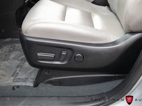 Used 2020 Toyota Sienna Limited image 26