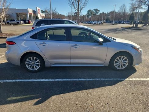 Used 2023 Toyota Corolla LE image 2