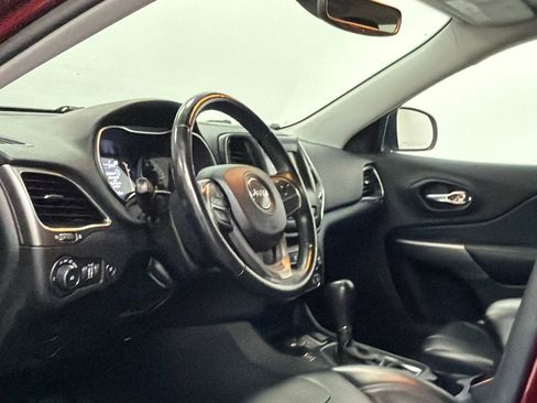 Used 2019 Jeep Cherokee Latitude Plus w/ Comfort/Convenience Group image 14