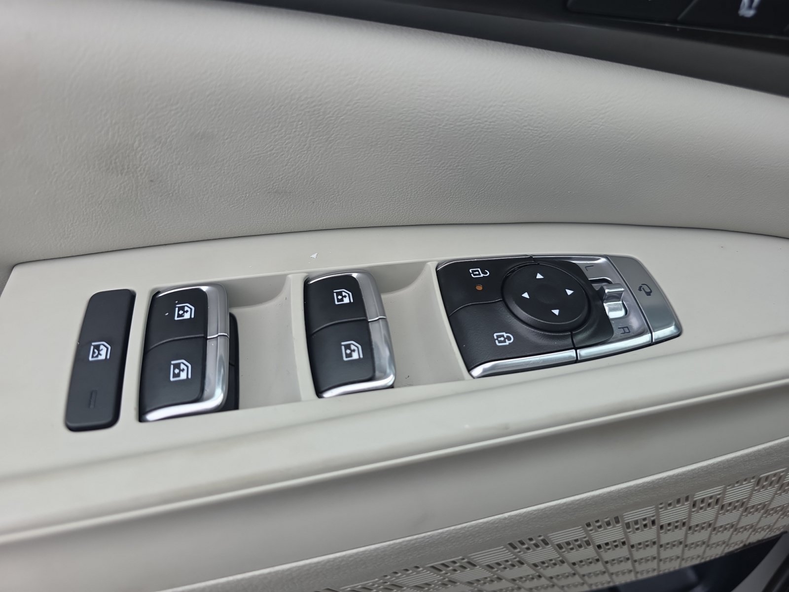 Certified 2025 Kia Carnival SX Prestige FWD image 26