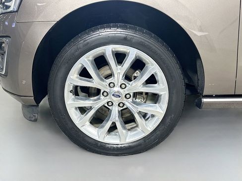 Used 2018 Ford Expedition Max Platinum AWD/4WD image 36