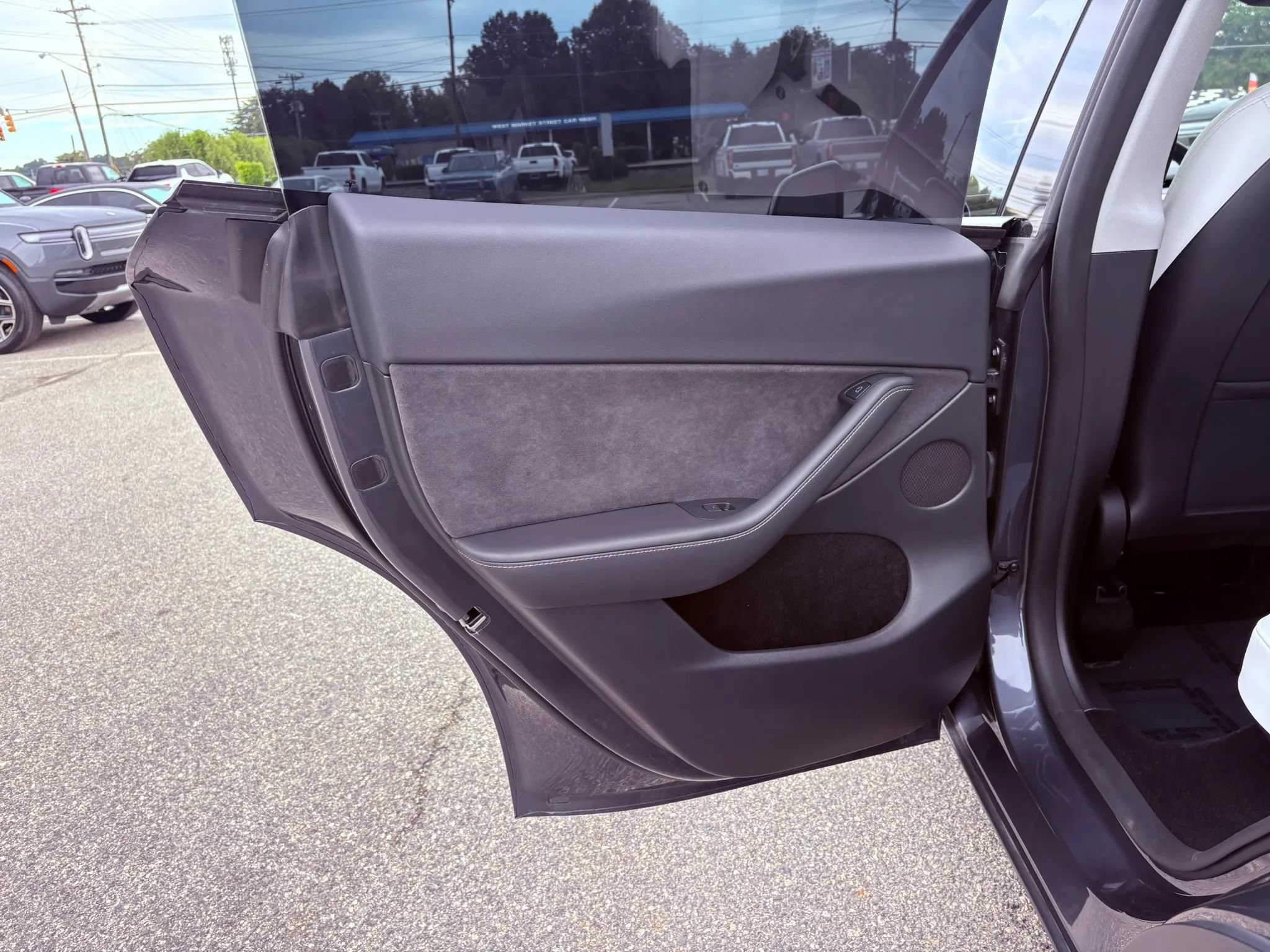 Used 2023 Tesla Model Y Performance AWD/4WD image 11