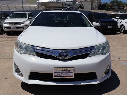 Used 2012 Toyota Camry XLE FWD image 2