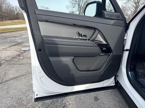 New 2026 Land Rover Range Rover Sport SE image 9