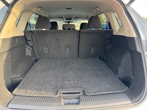 Certified 2025 Nissan Rogue SV image 10