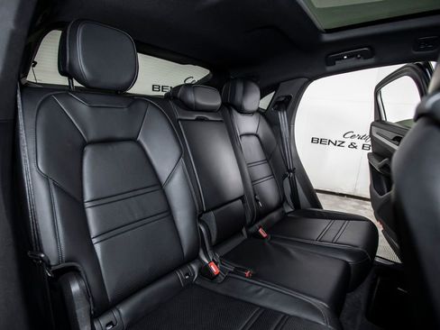 Used 2024 Porsche Cayenne Coupe image 48