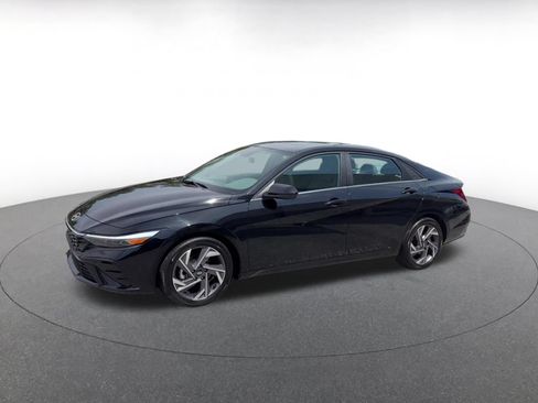 Used 2025 Hyundai Elantra SEL FWD image 8